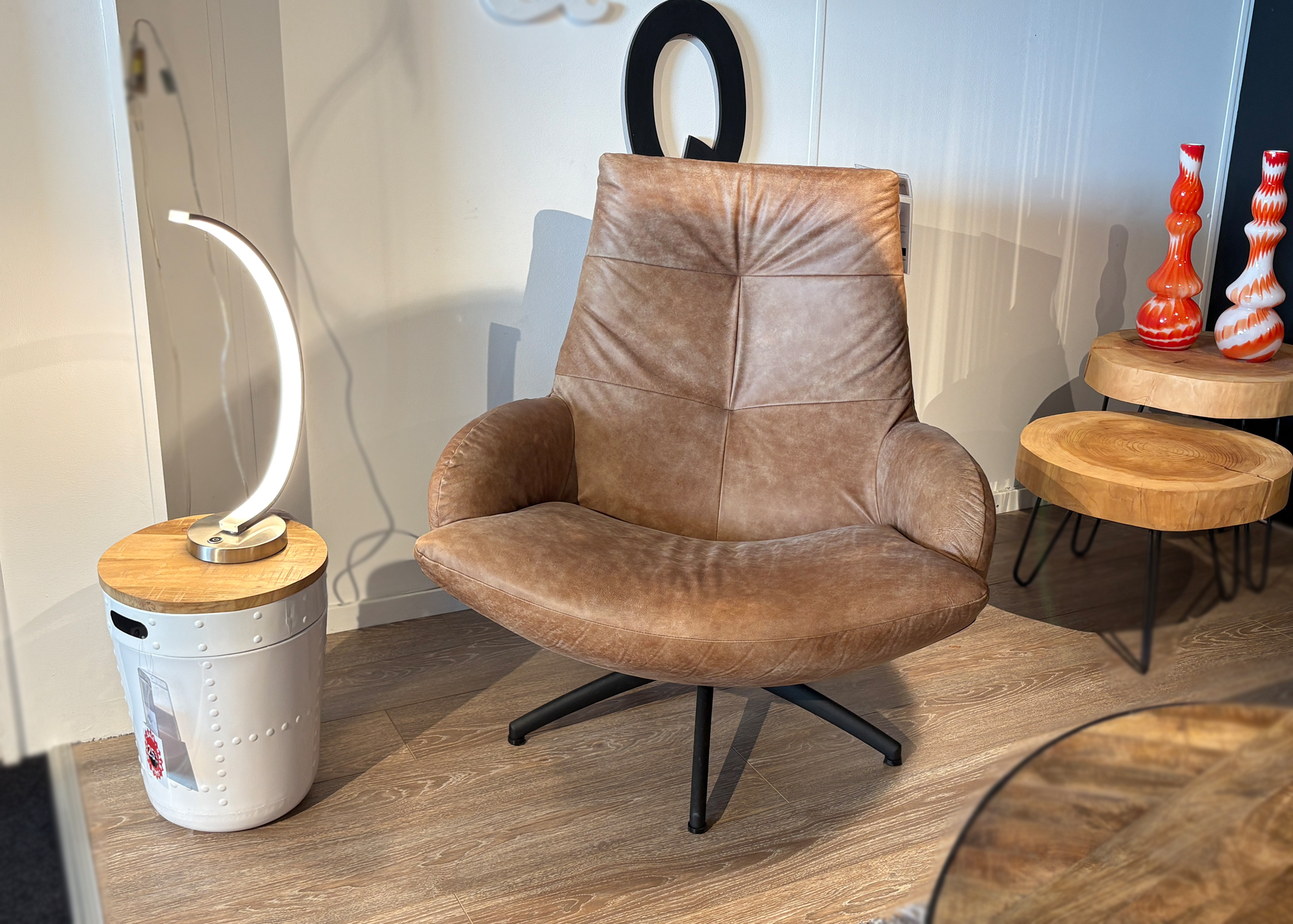 Rozali draaifauteuil in leder Rebound Concrete