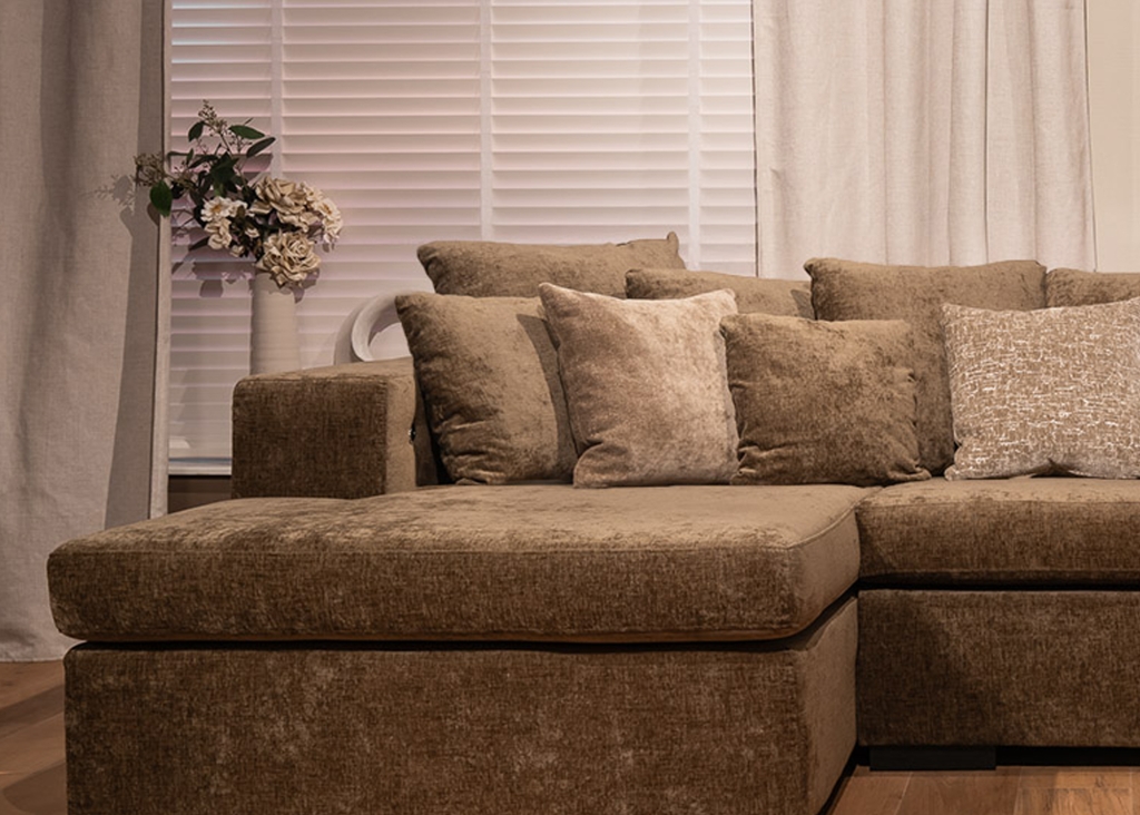 bodhi-bank-urbansofa-casia-manhatten-savanna-vele-stoffen-8