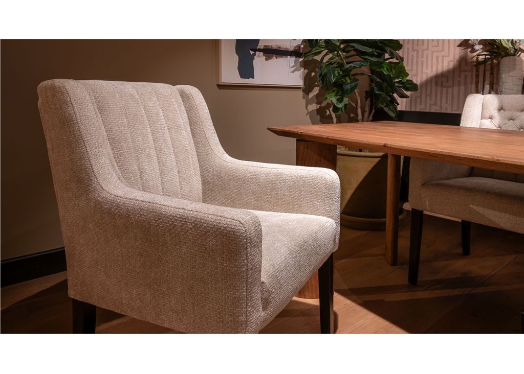 dionne-eetstoel-urbansofa-verschillende-ruggen-stof-microleder-2