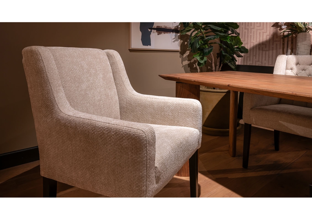 dionne-eetstoel-urbansofa-verschillende-ruggen-stof-microleder-4