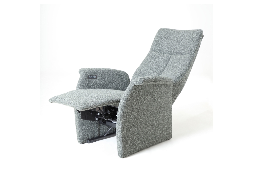 Feelz relaxfauteuil R06-A06 leverbaar in stof of leder in 5 maten - schuin-uit