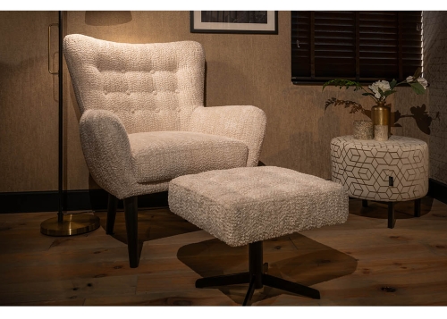Draai- of vaste fauteuil Flynn van UrbanSofa met hocker in vele stof- of leersoorten 1
