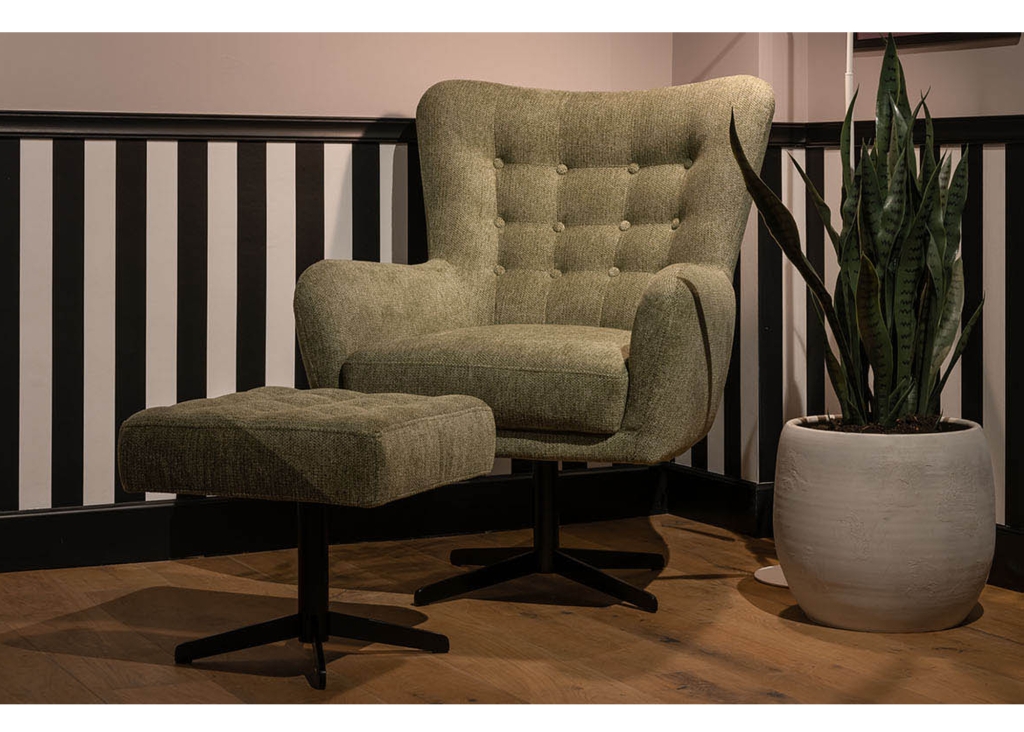 Draai- of vaste fauteuil Flynn van UrbanSofa met hocker in vele stof- of leersoorten 2