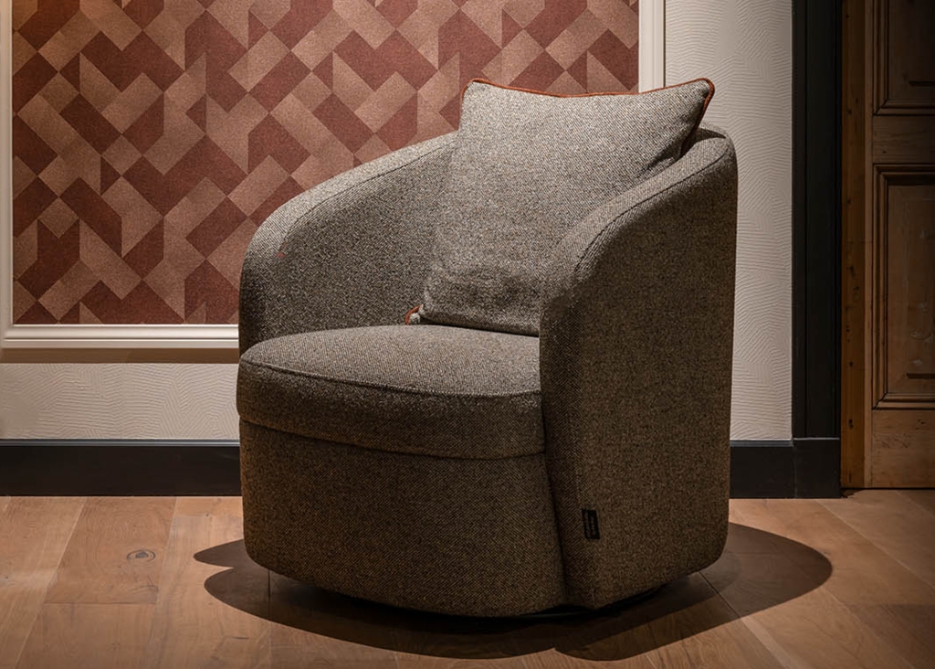 Liv fauteuil van UrbanSofa draai of vast in vele stoffen en microleders 1