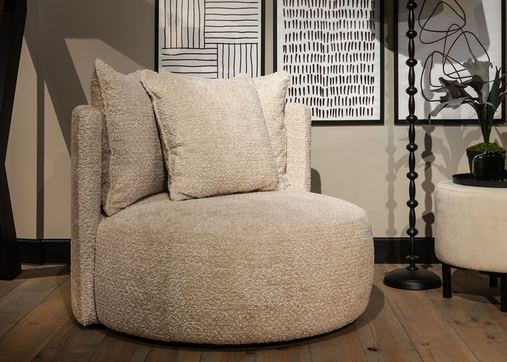 Nova fauteuil van UrbanSofa is leverbaar in meer dan 200 stoffen en microleders
