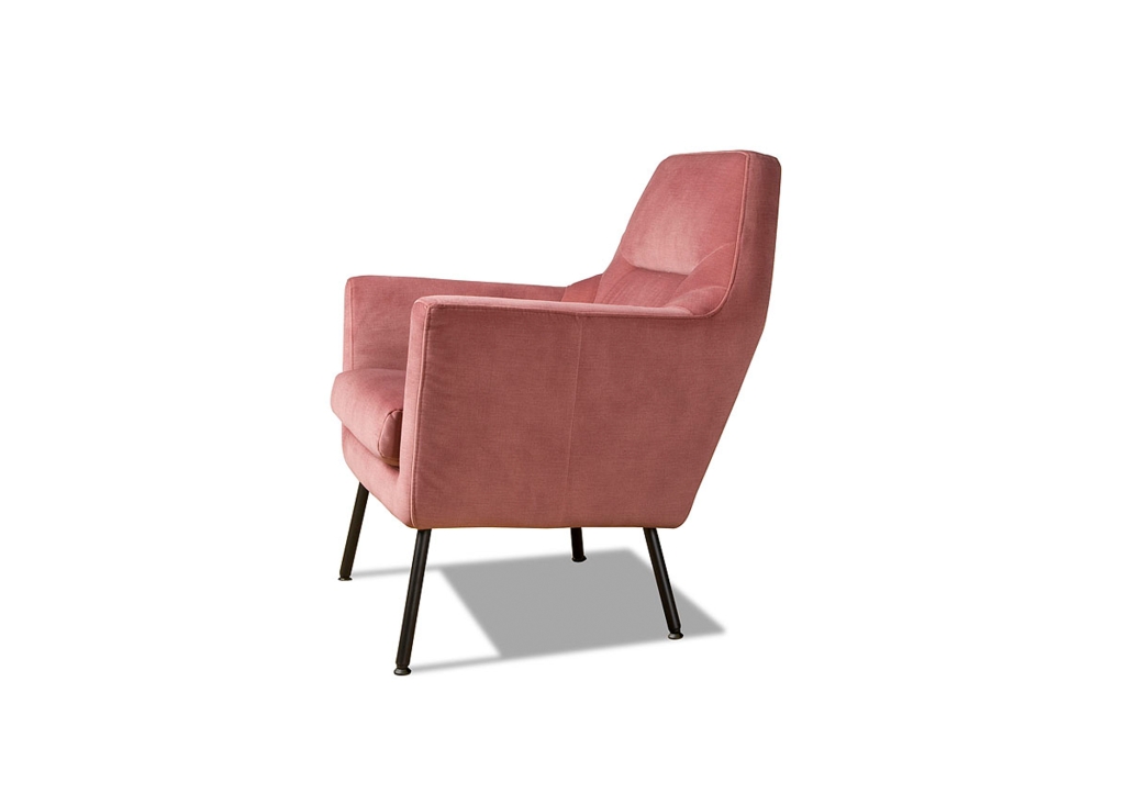 Lush fauteuil, zijkant, met zwarte metalen pootjes in vele stoffen en leders