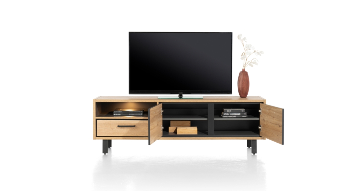 tv-meubel-met-open-deuren-en-opbergruimte
